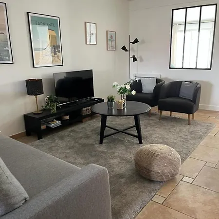 A 100 M2 With Terrasse Near The