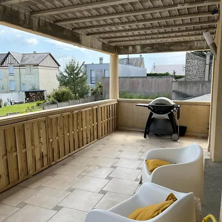 A 100 M2 With Terrasse Near The